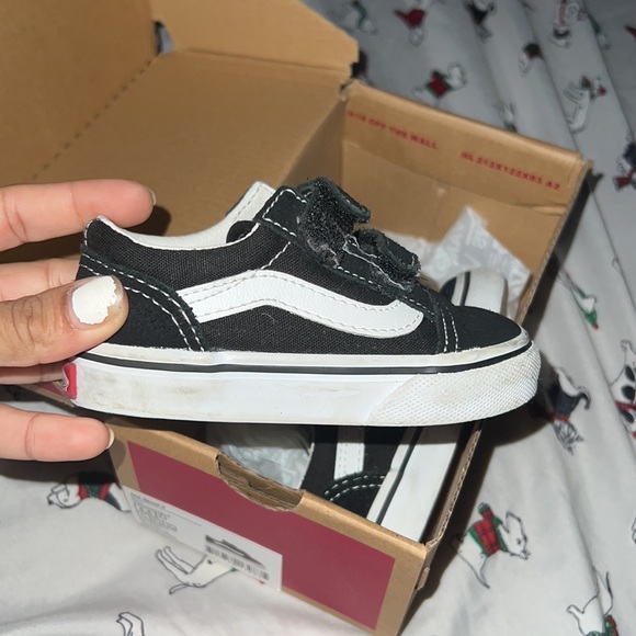 Vans - Picture 3 of 4